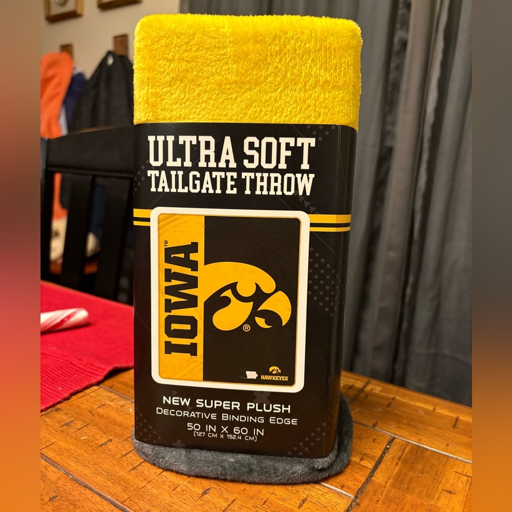 NCAA University of Iowa- Ultra Soft Tailgate Throw